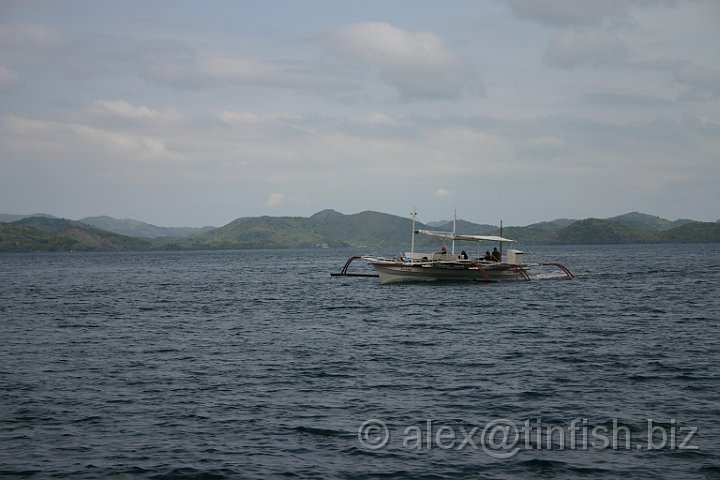 Coron 0121.JPG - Boat passing